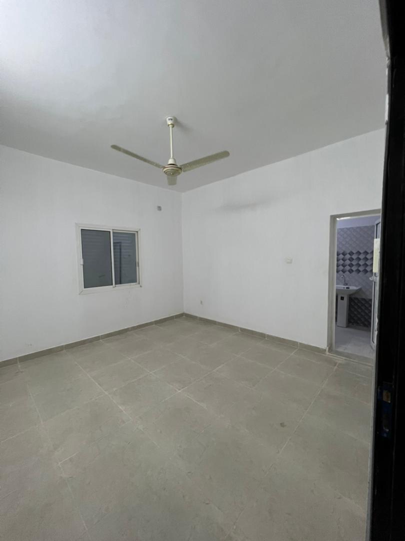 2 villas à vendre une avec 8 chambres et l\'autre 5 chambres respectivement à Gabode 4 et Cité Nagad