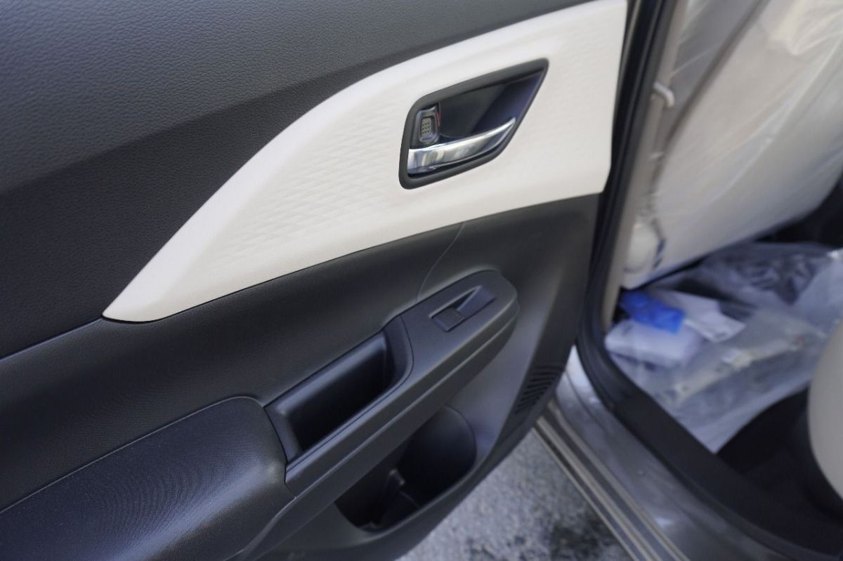 Suzuki Dzire 2025, automatique, essence, silver, excellent état