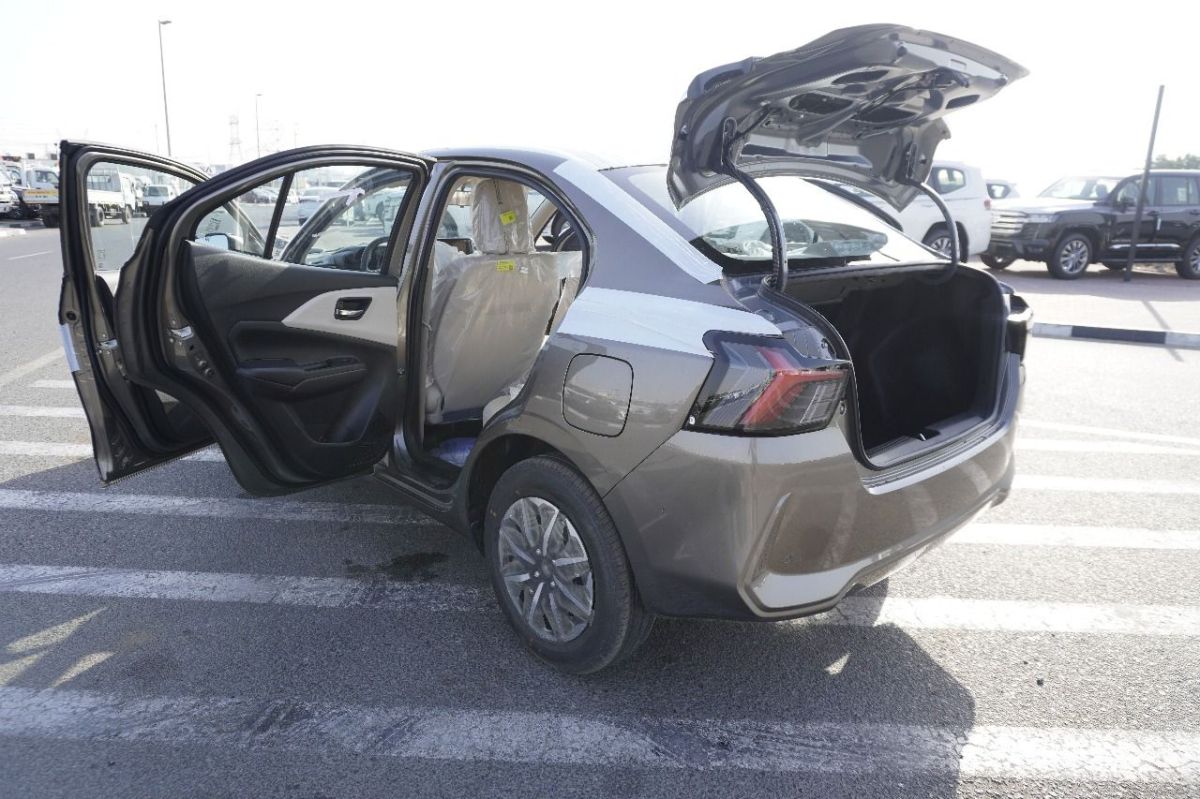 Suzuki Dzire 2025, automatique, essence, silver, excellent état