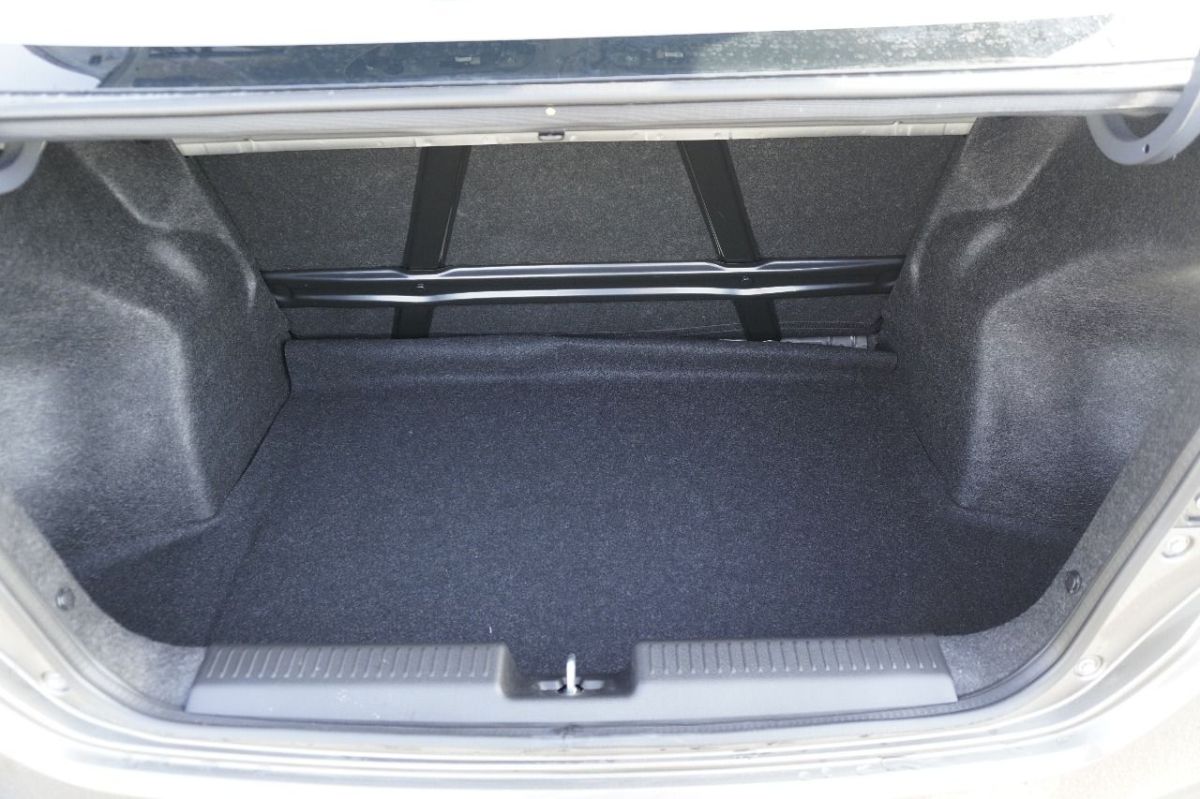 Suzuki Dzire 2025, automatique, essence, silver, excellent état