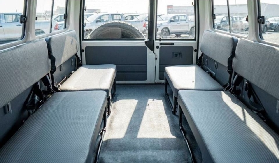 Toyota Land Cruiser 2025, V6 4.2L, boîte manuelle, gasoil, excellent état