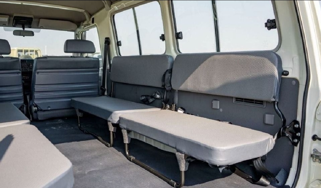 Toyota Land Cruiser 2025, V6 4.2L, boîte manuelle, gasoil, excellent état