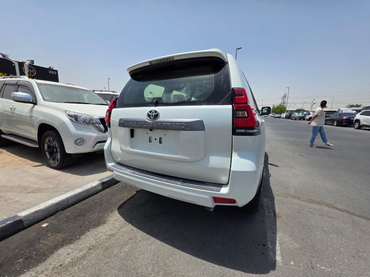 Toyota Prado 2.8L 2023, boîte automatique, diesel, excellent état