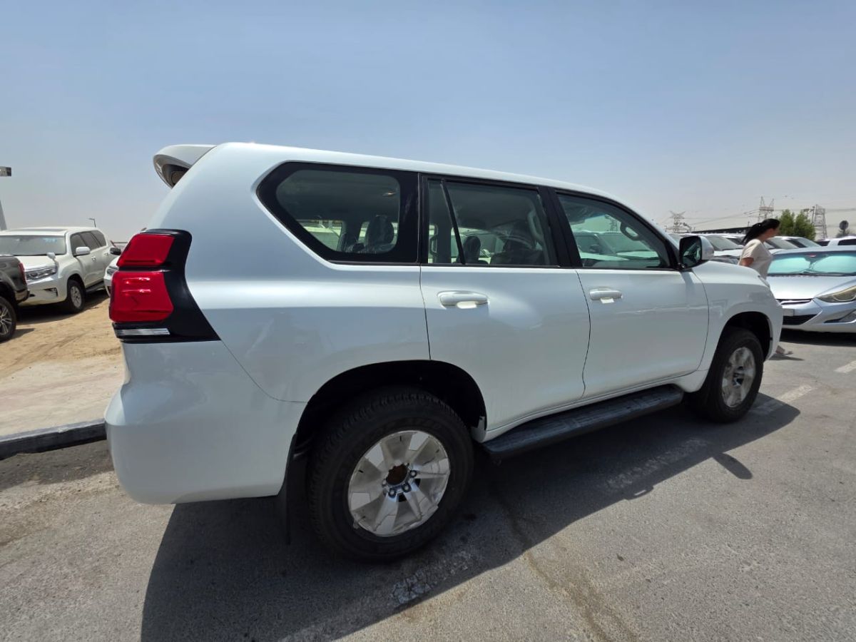 Toyota Prado 2.8L 2023, boîte automatique, diesel, excellent état