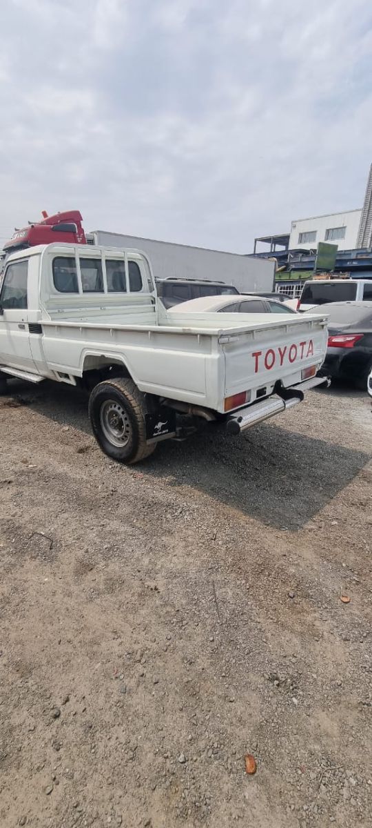 Toyota Land Cruiser Pick-up