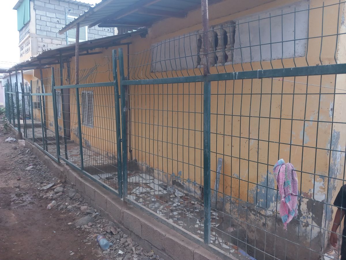 Maison F6 avec deux appartements, titre foncier à Cité GarGar