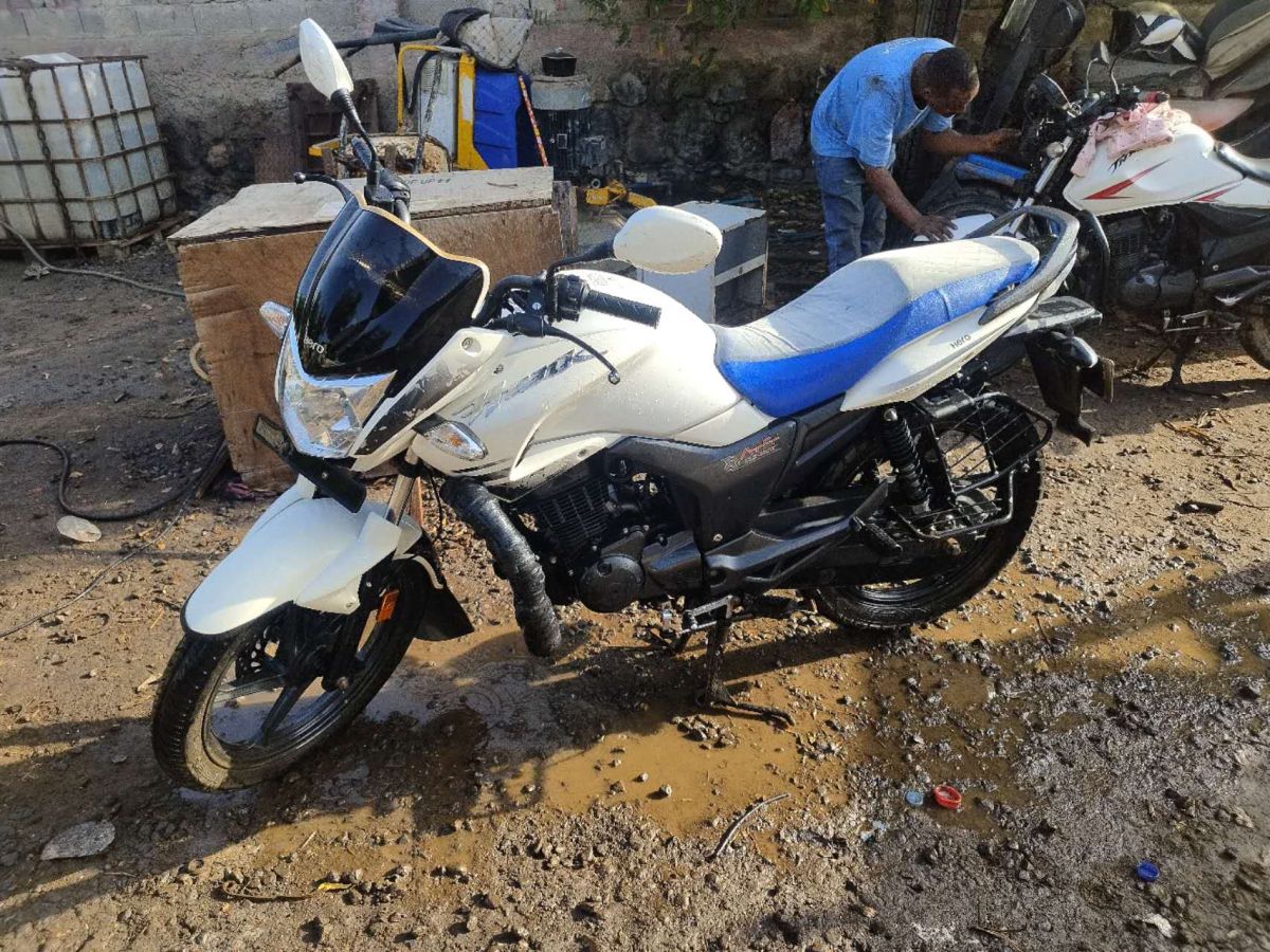 Moto Hero Hunk 150CC bien entretenue à vendre