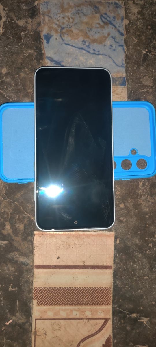 Samsung A35 5g 128 Go en parfait état, complet avec chargeur et boîte