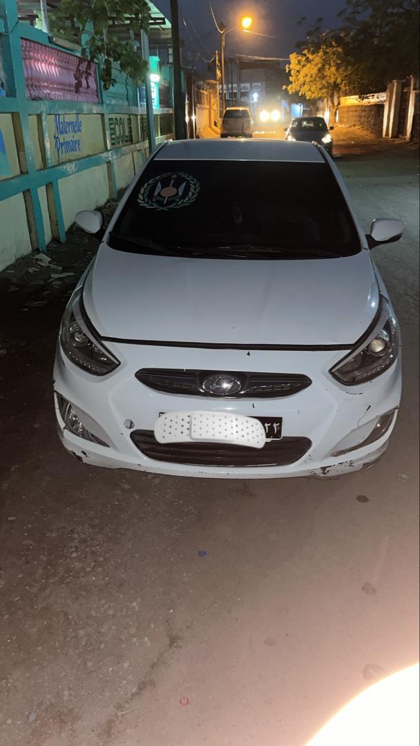 Hyundai Accent 2016, automatique, essence, petit défaut