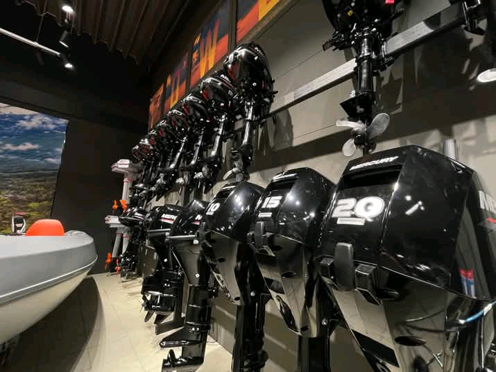 Moteurs bateaux Yamaha Mercury Honda Parsun Tohatsu 2 et 4 temps