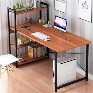 Bureau moderne avec étagères intégrées