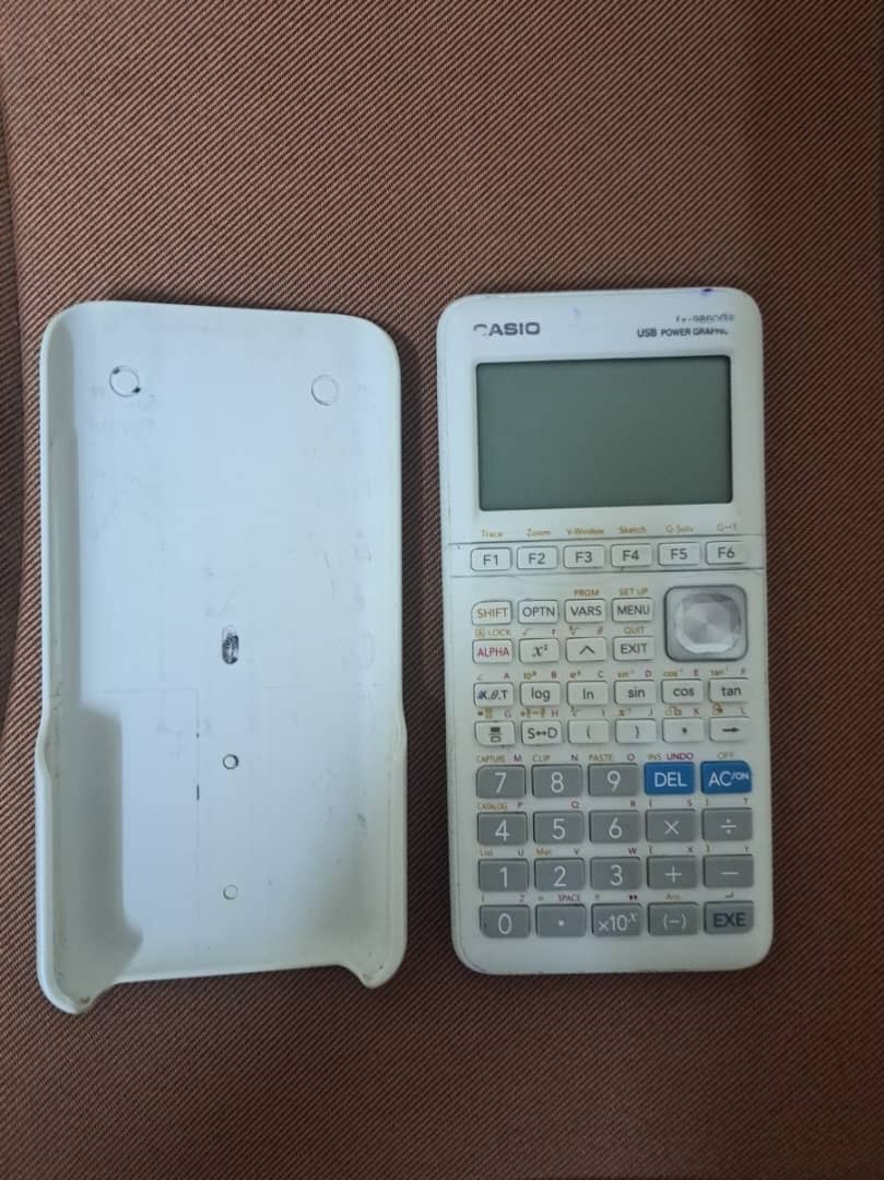 Calculatrice graphique fx-9860 en excellent état