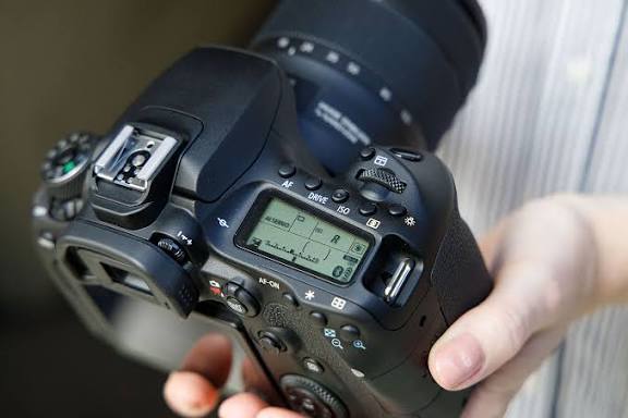 Caméra Canon 90D avec 50mm lens canon