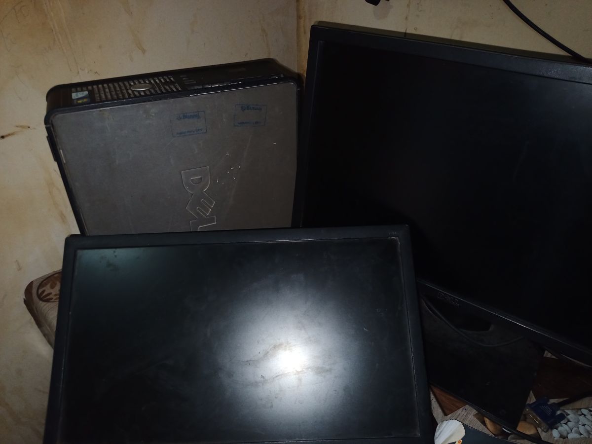 Dell Desktop 500Go, 8Go RAM, Intel Core i5 avec 2 écrans