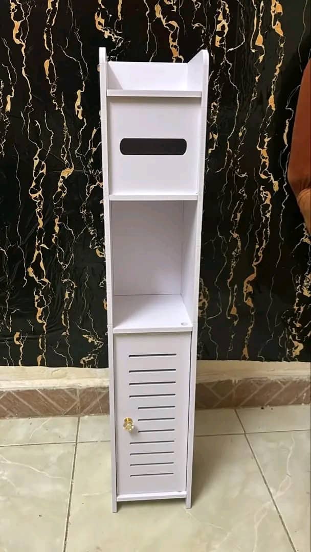 Étagère d\'angle imperméable pour optimiser l\'espace