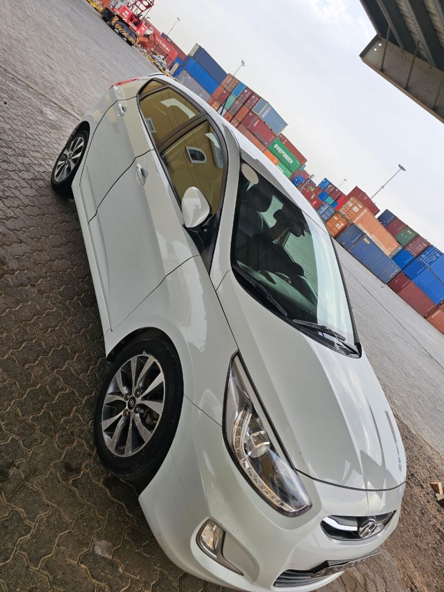 Hyundai Accent 2017, boîte automatique, climatisée, caméra de recul