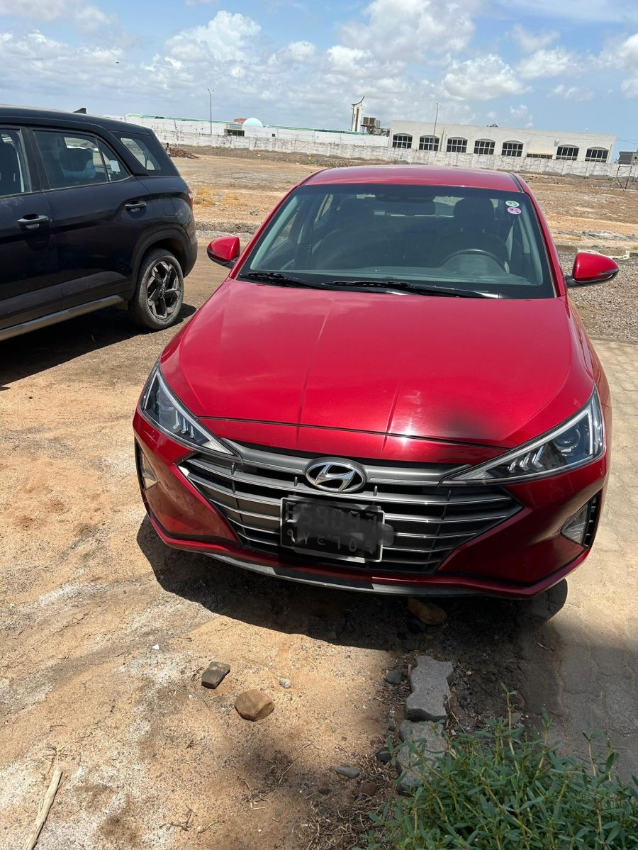 Hyundai Elantra 2021, essence, automatique, rouge, comme neuve
