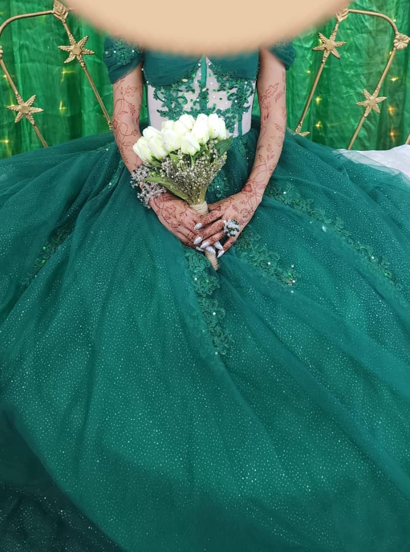 Robes neuves et boubou à vendre