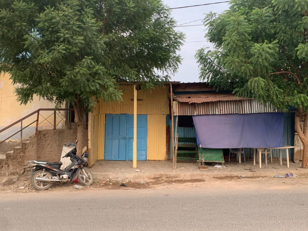 Local commercial à Layabley, 3x4m, axe fréquenté, compteur électrique