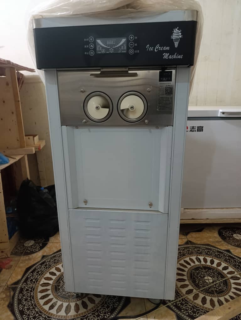 Machine à glace en plastique, neuve