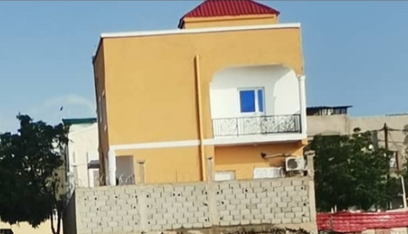 Maison R1, F5 avec terrasse et parking à louer à Hodan 1