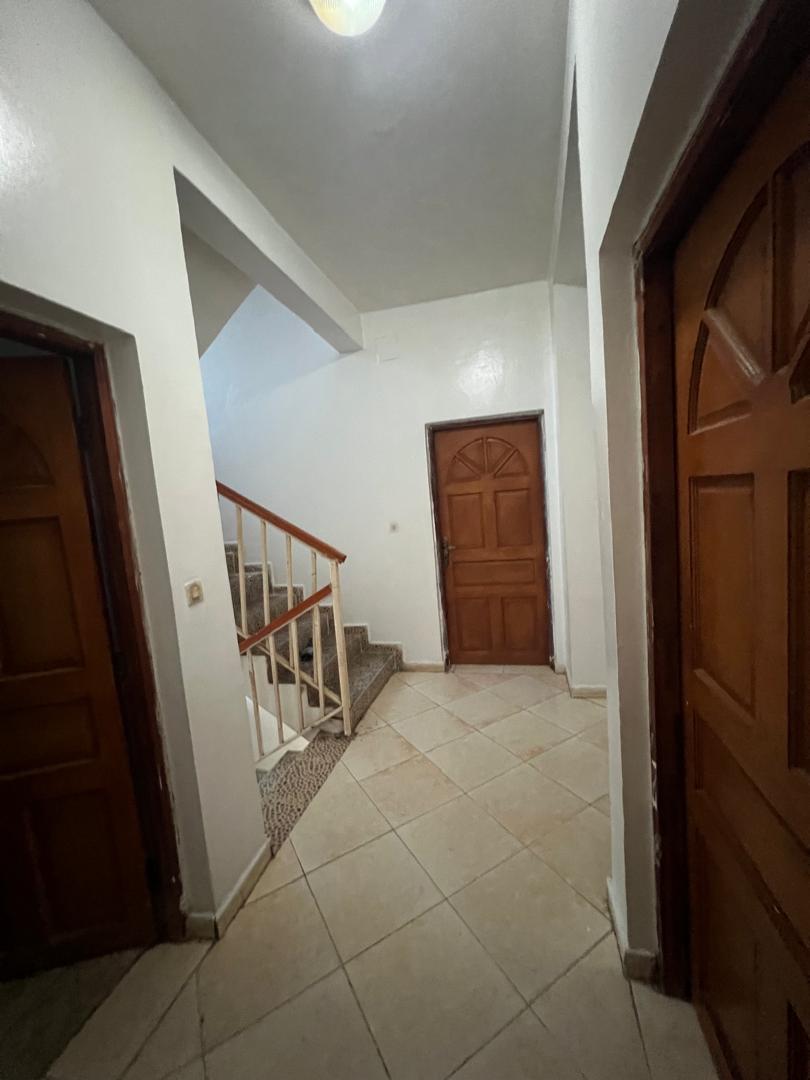 Maison R+1 avec 6 chambres à Gabode