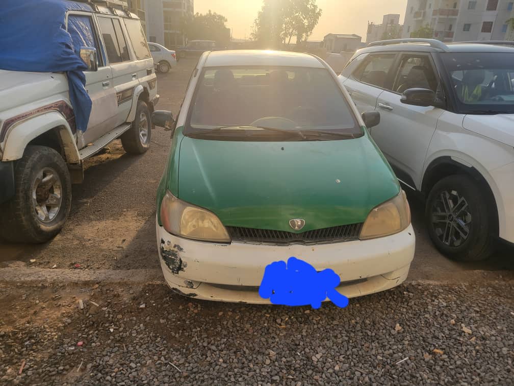 Toyota Platz 2016, Boîte Automatique, Essence, Prix Négociable