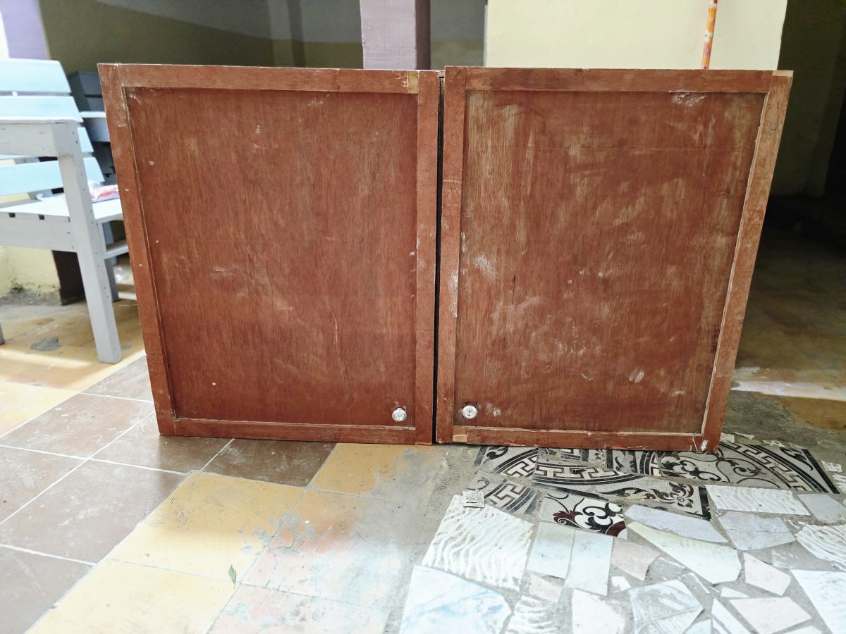 Placard en bois pour rangement cuisine/chaussures - solide et compact