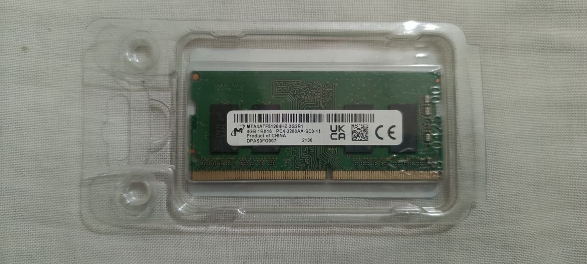 Barrette RAM DDR4 4Go 3200MHz MTA - Neuve, Compatible Intel/AMD