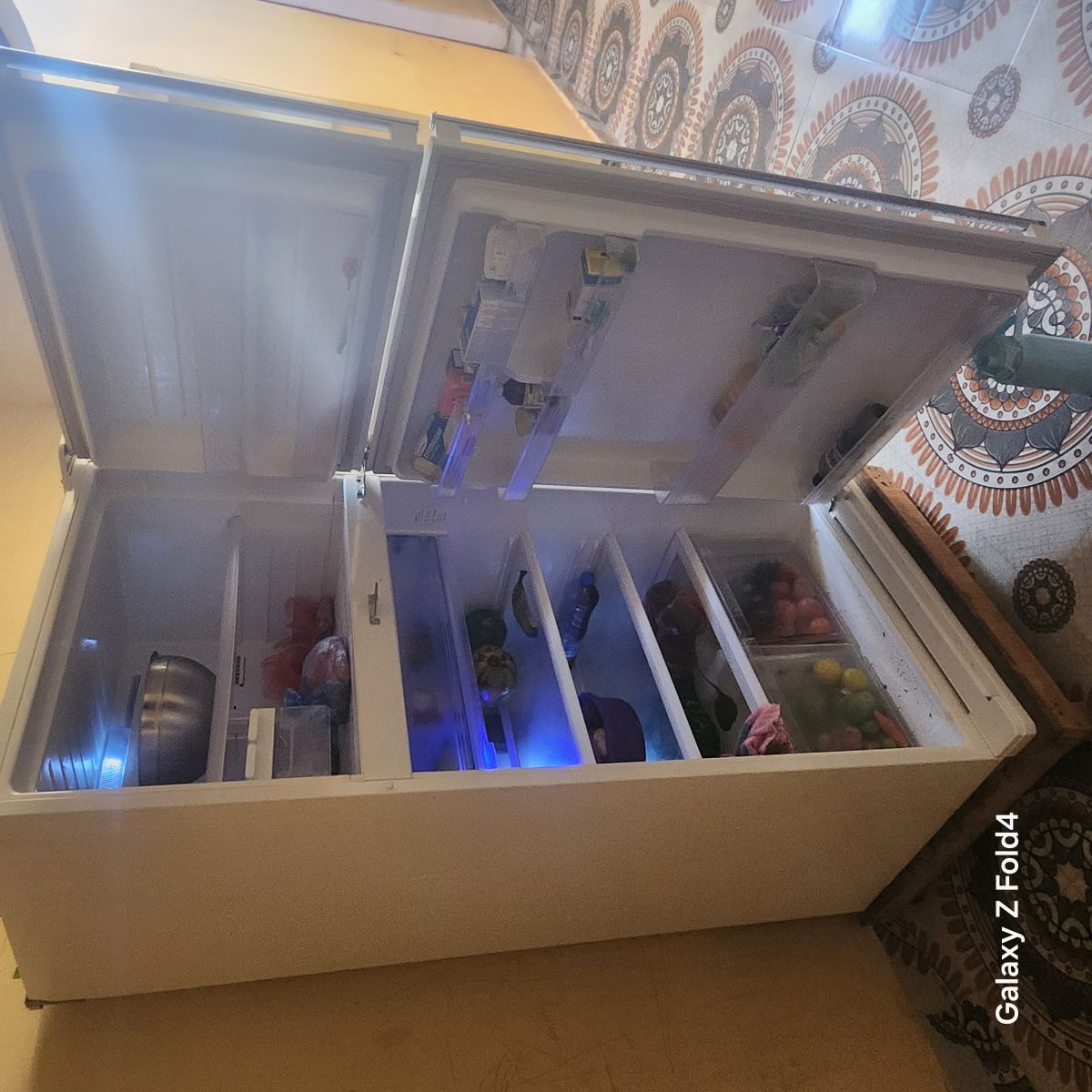 Réfrigérateur SHARP presque neuf, grand, faible consommation