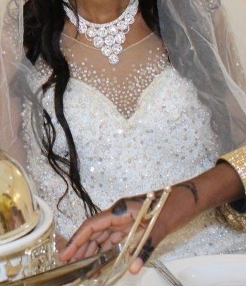 Robe de mariée blanche de Dubai à louer à prix raisonnable