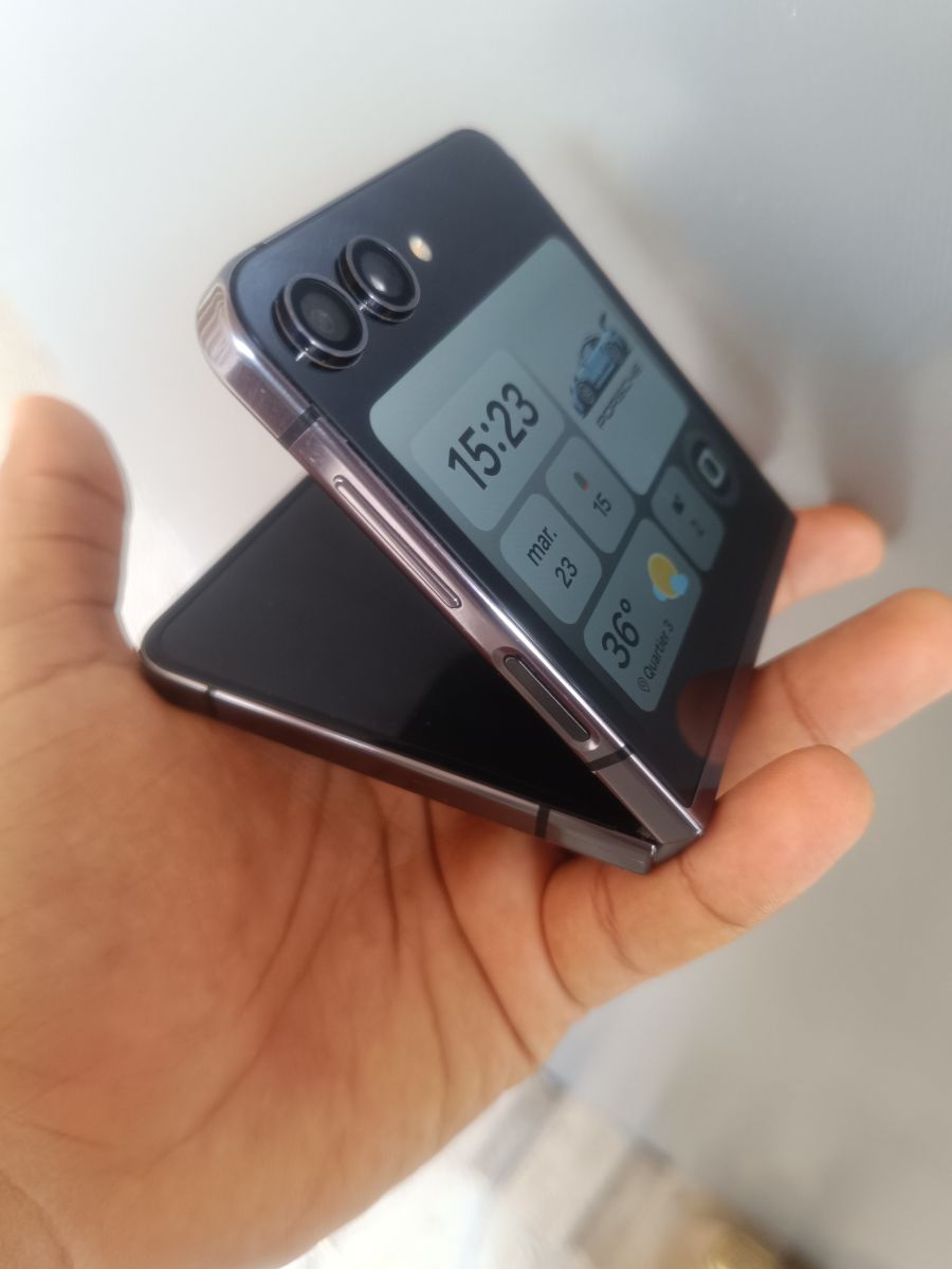 Samsung Z Flip 5, 256 Go en excellent état à échanger ou vendre