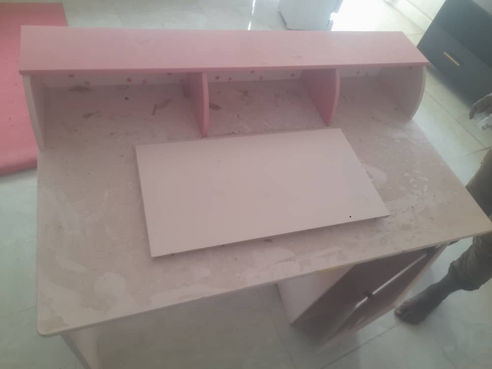 Table d\'étude pour enfant à domicile