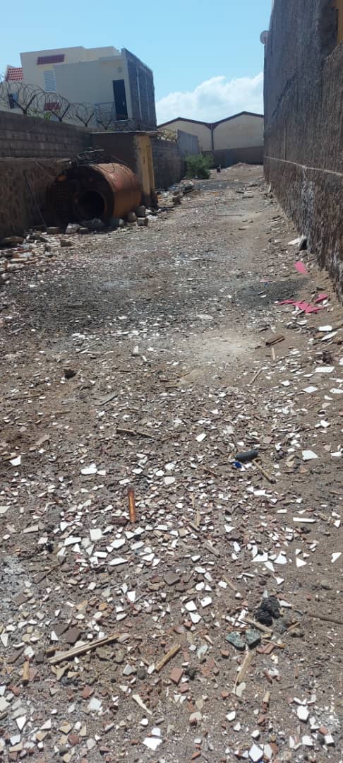 Terrain industriel de 1011m² à Boulaos