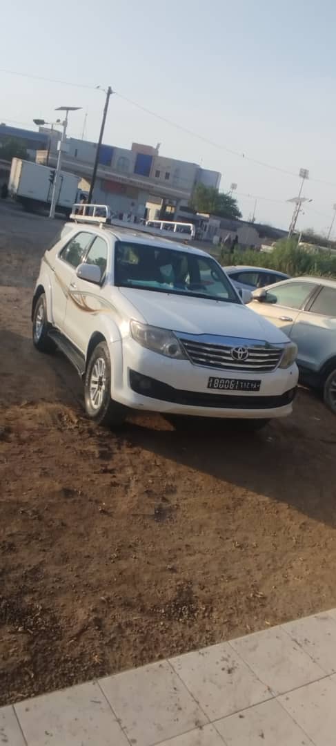 Toyota Fortuner 2013 en excellent état