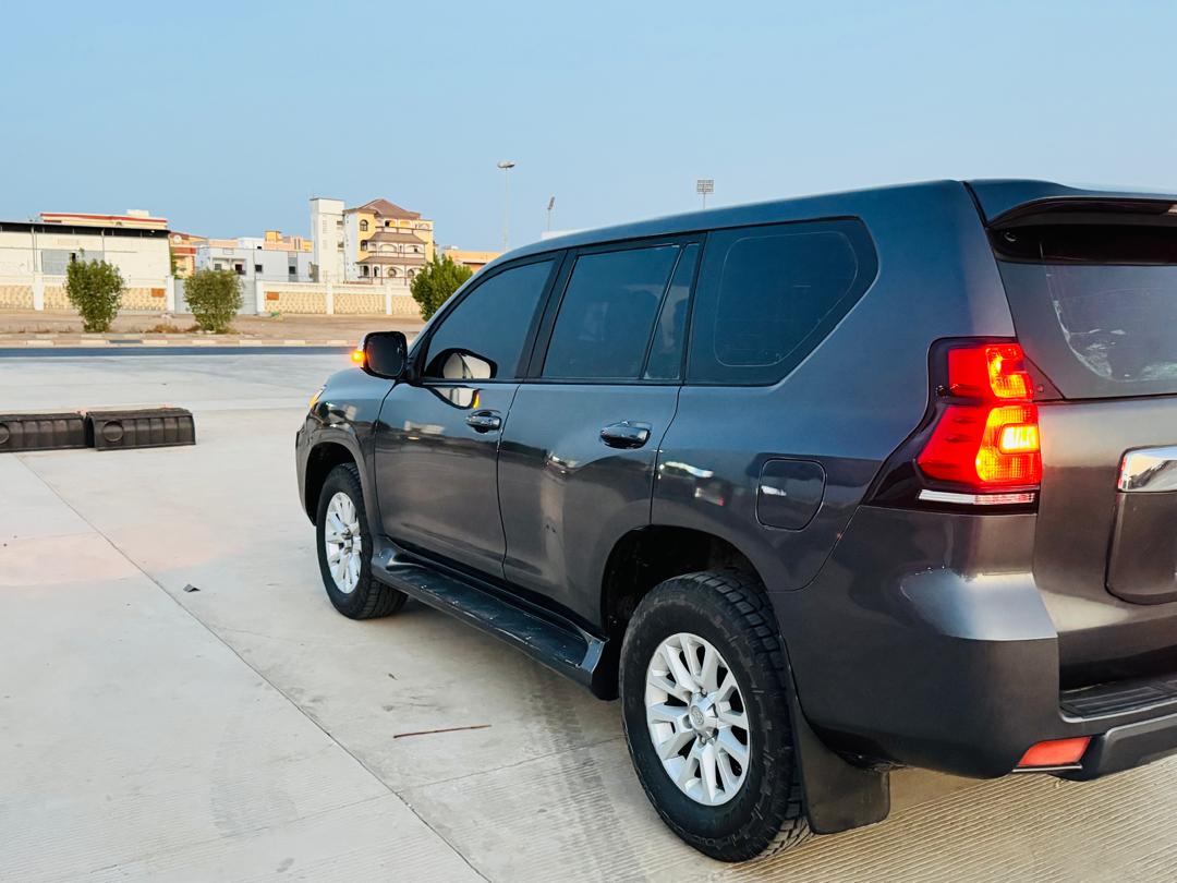 Toyota Prado VX modifié en modèle 2021, automatique, bon état, 7 places