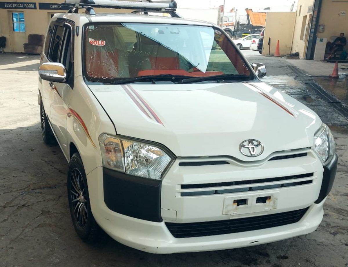 Toyota Probox DX 2017, Automatique, Blanc, 1.3L, Caméra, CarPlay