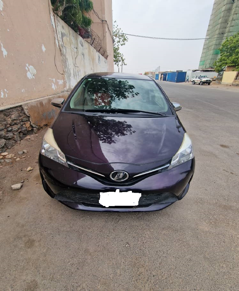 Toyota Vitz 2017 en excellent état, faible kilométrage, automatique