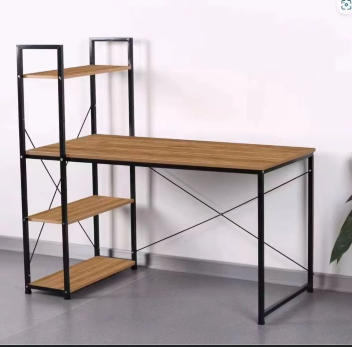 Table de travail avec étagères intégrées, gain de place et design élégant