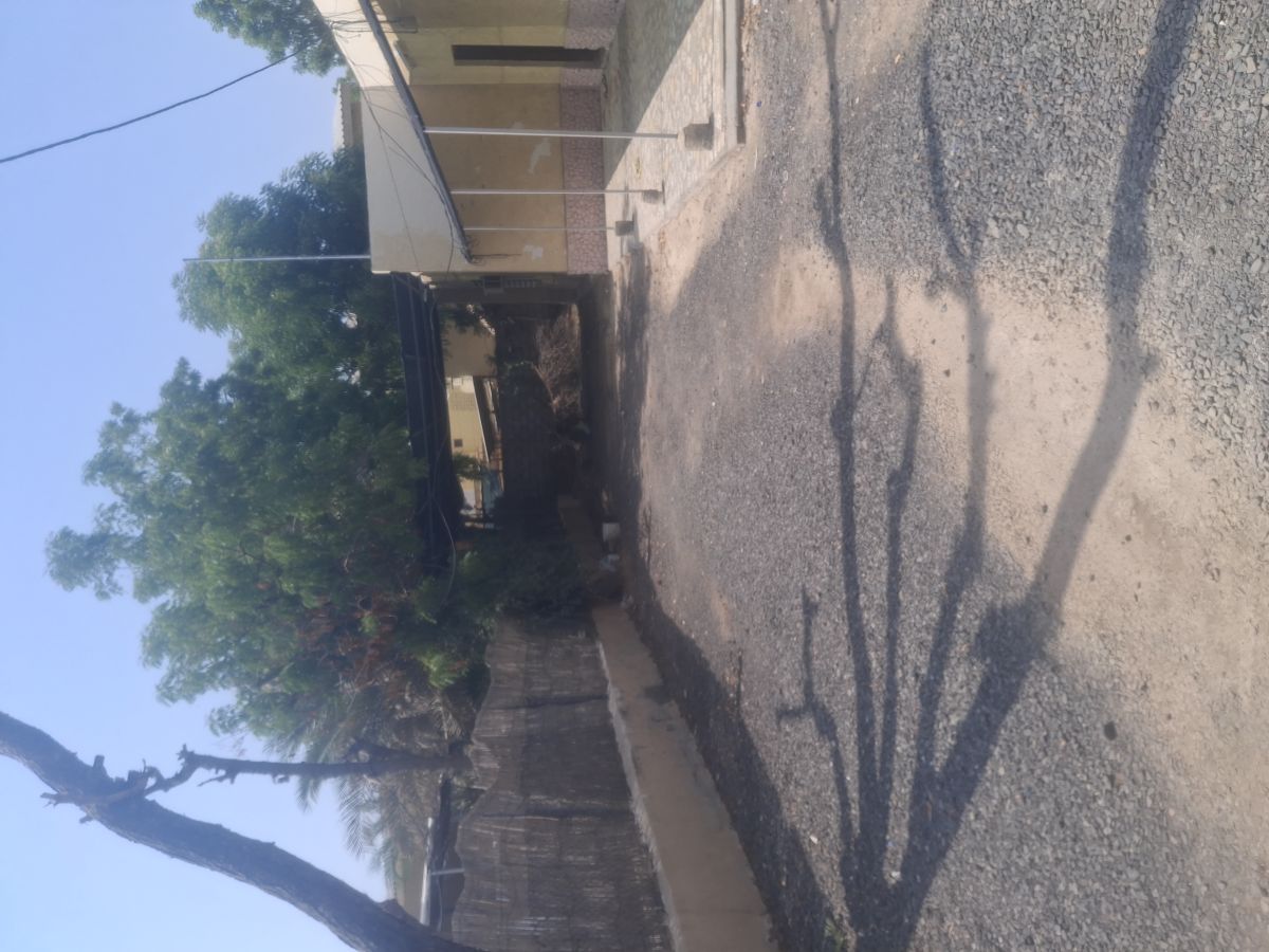 Une Villa F4 et un appartement F4 avec grand parking et grand groupe électrogène à louer sis Aviation