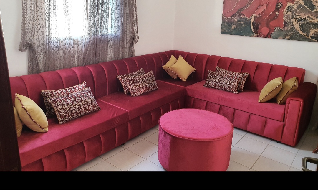 Salon moderne, comme neuf, légèrement négociable