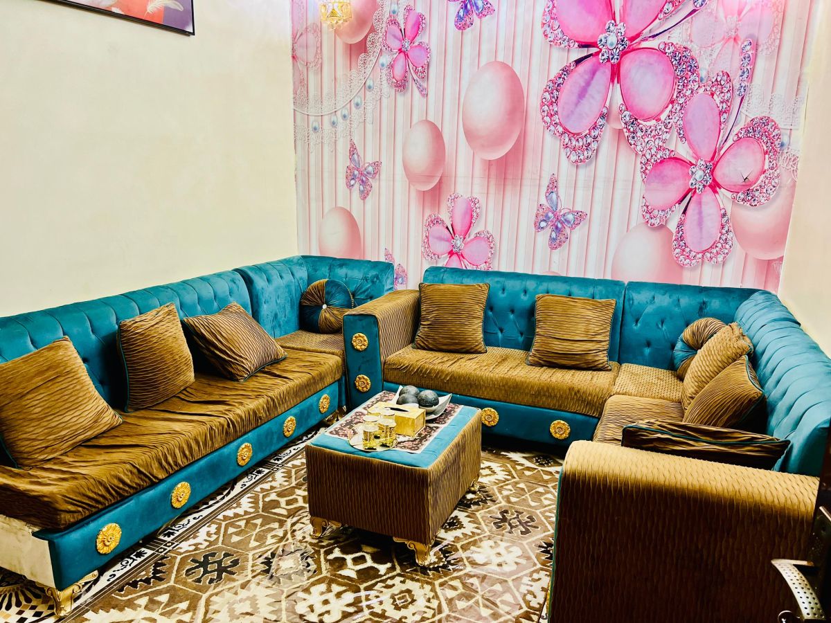 Salon L Moderne avec Table Centrale et Tapis