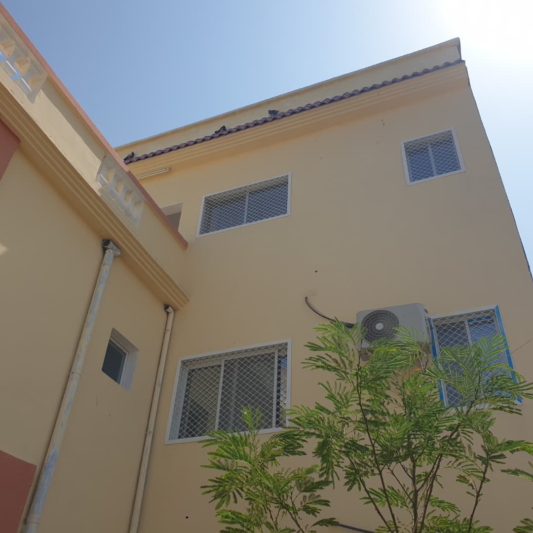 Grande maison F6 à louer avec cour et parking à Hodan