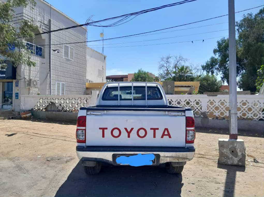Toyota Hilux 4X4 2015, diesel, en excellent état avec équipements neufs pour maison, sport et détente