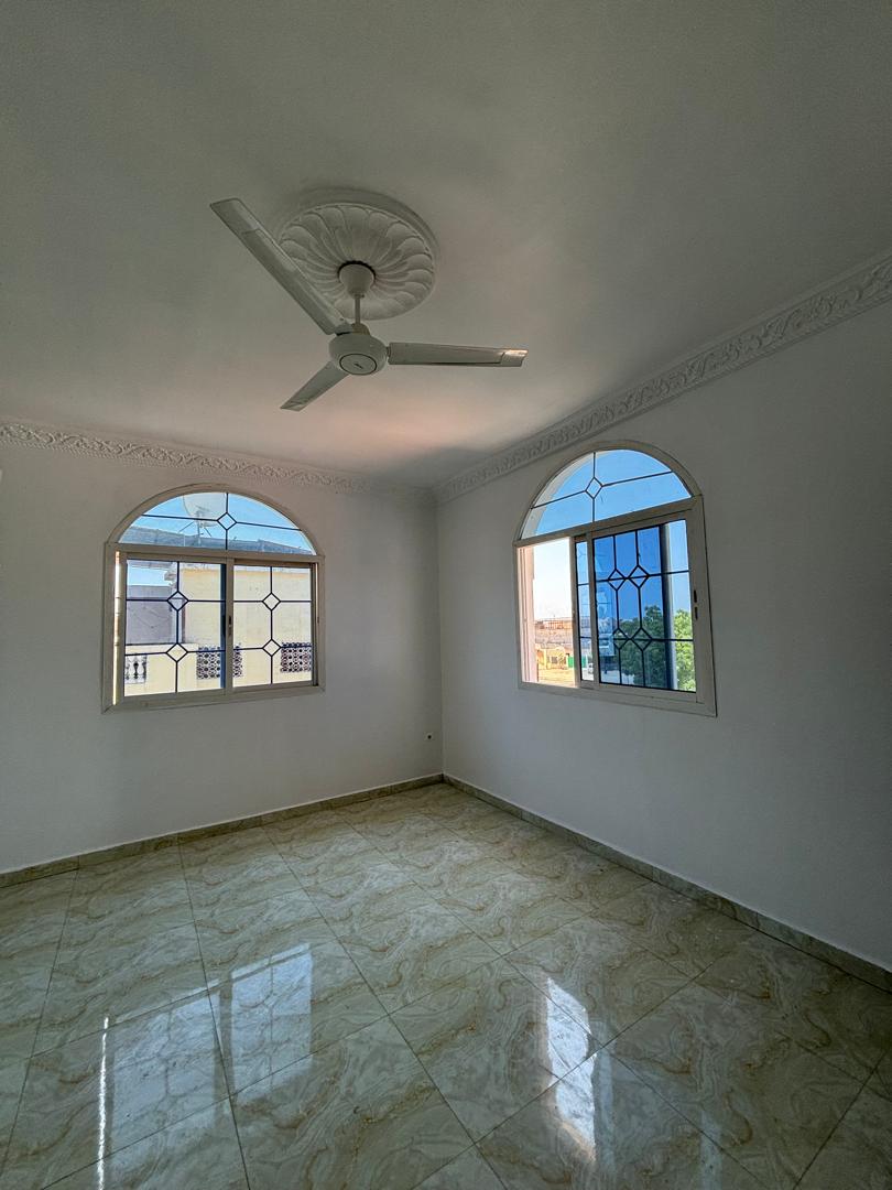 Triplex F7 a louer avec parking et terrasse à Gabode 5