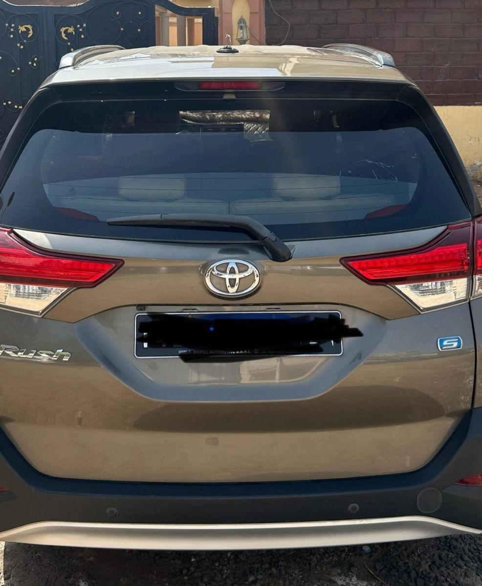 Toyota Rush 2021, SUV essence économique, en excellent état