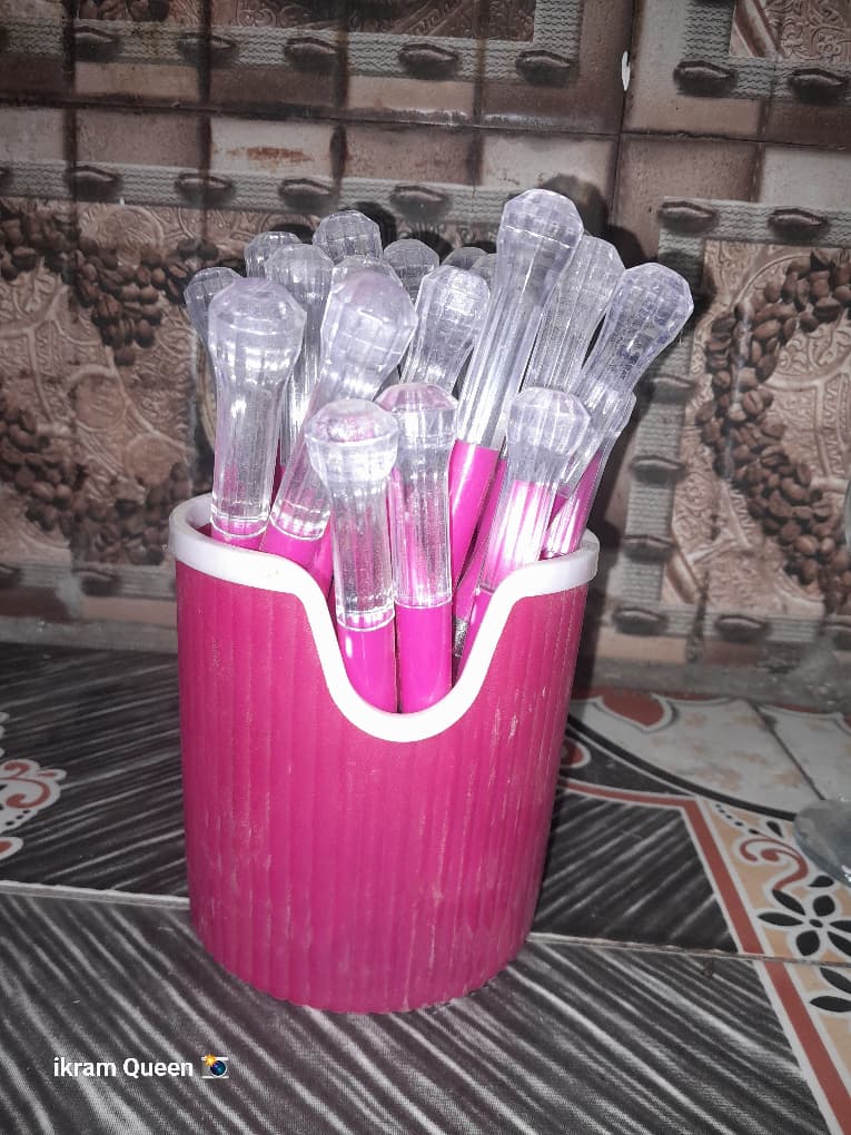 Chambre à coucher, salon, TV 43 pouces et climatiseur neufs