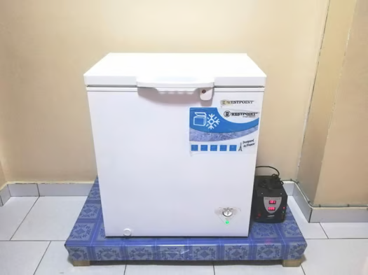 Lit en bois double + matelas et électroménagers à vendre