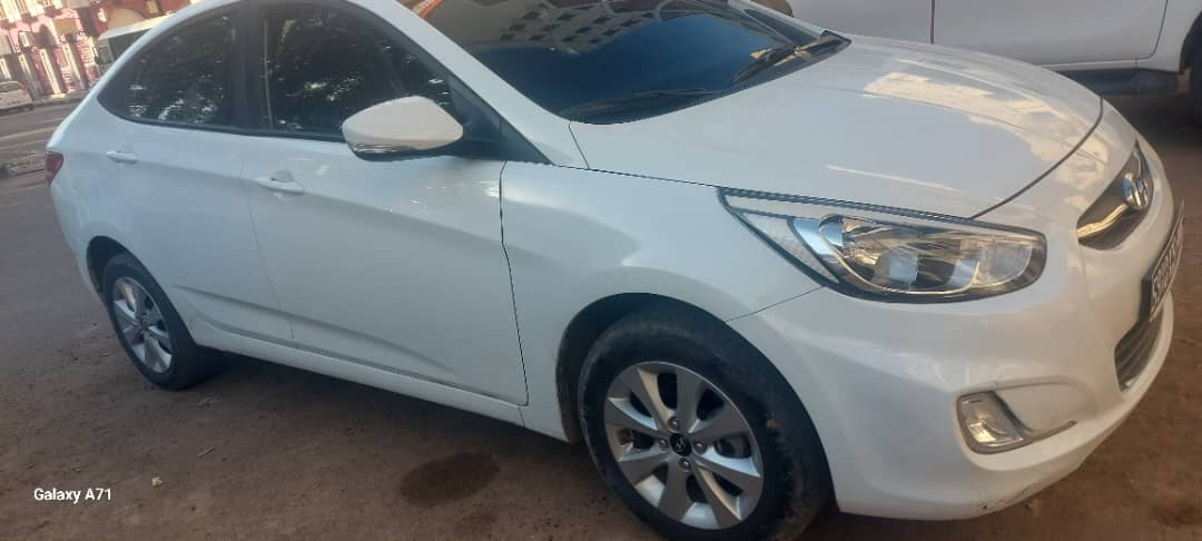 Hyundai Accent 2016, diesel, boîte automatique, faible kilométrage