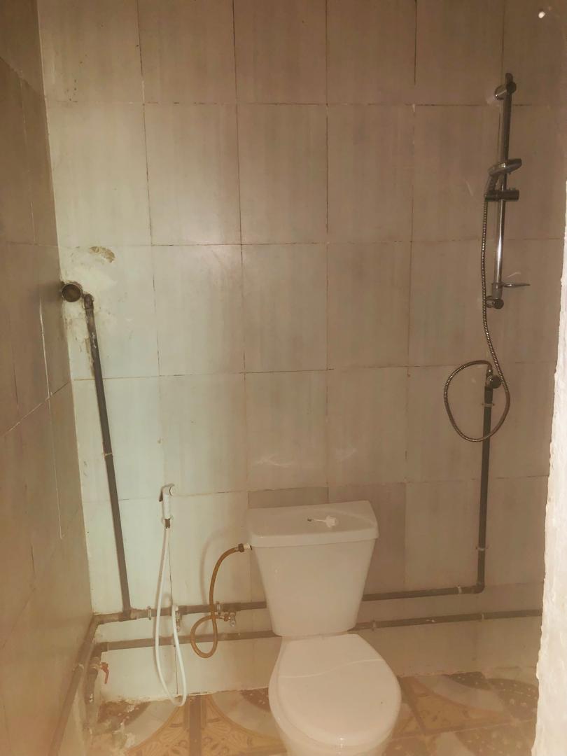 Belle maison F4 avec terrasse à Barwaqo 1, quartier calme et sécurisé